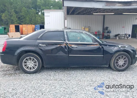2010 Chrysler 300 Touring/Signature Series/Executive Series z USA, uszkodzony, nr VIN 2C3CA5CVXAH162184